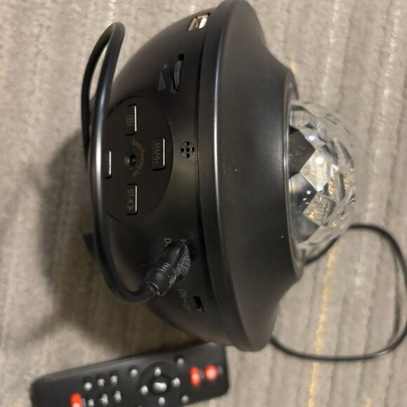 Night Light Projector/ SPEAKER with LED Galaxy Ocean Wave functionality - Picture 3 of 3